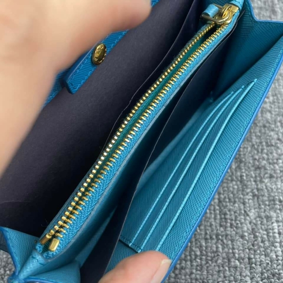 100% Authentic Prada Envelope Wallet on Strap Bag - Picture 10 of 10